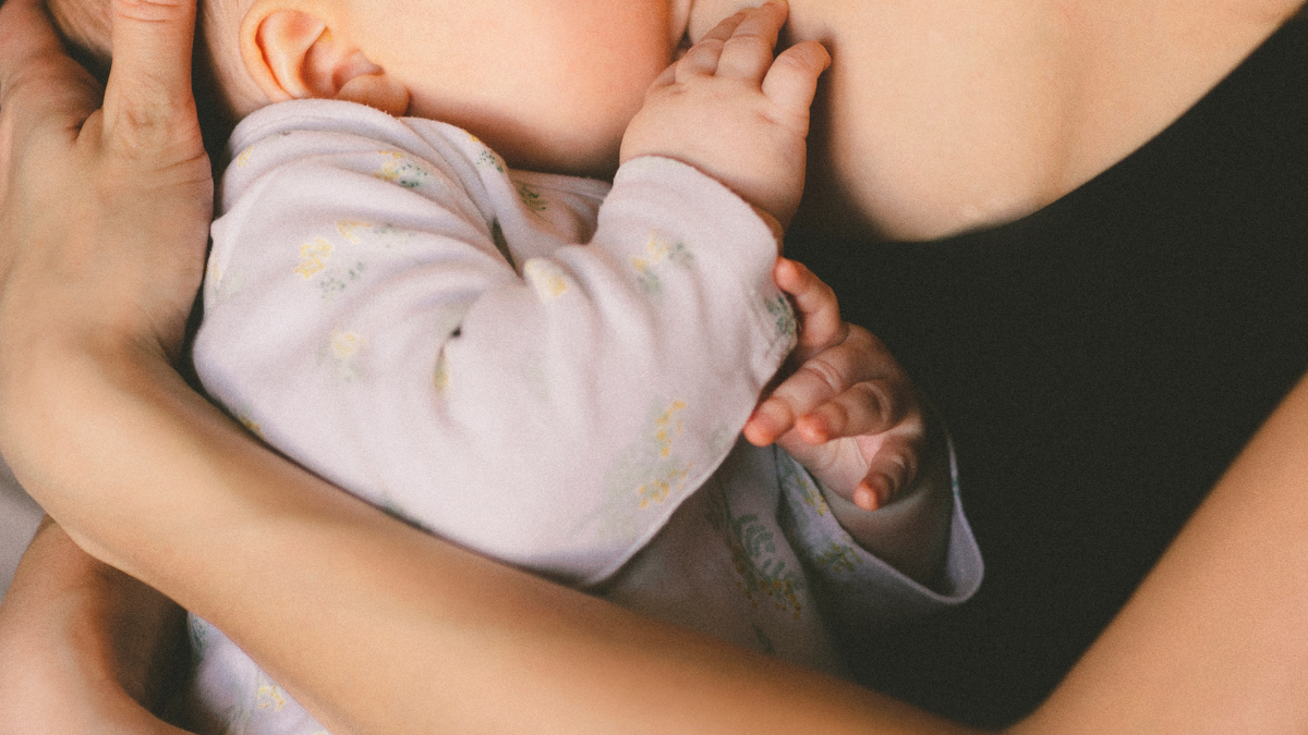 5 Symptoms of Not Eating Enough While Breastfeeding