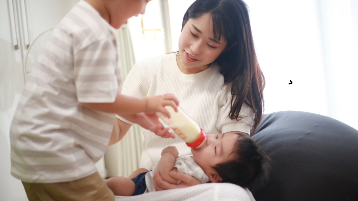 7 Signs You're Overfeeding Your Baby - Mom With Vibe