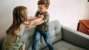 15 Clear Signs Of A Toxic Brother