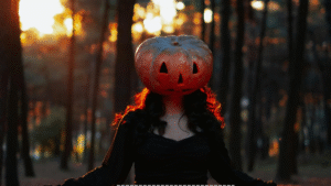 15 Cute Last-Minute Halloween Costume Ideas for Mommies to Be