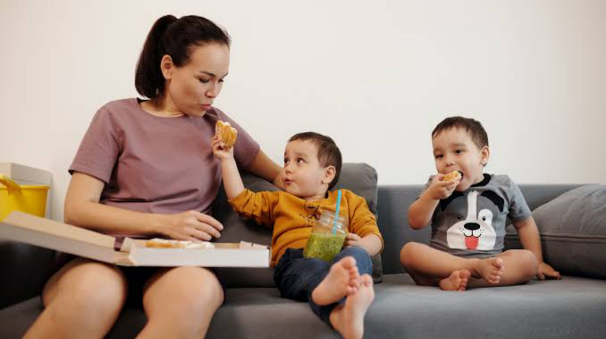 7 Tips To Manage Infant Twins Alone