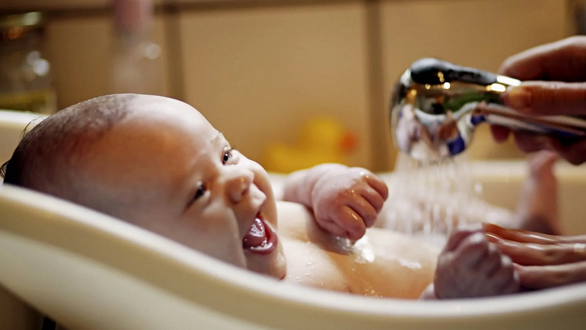 How to bathe a Baby