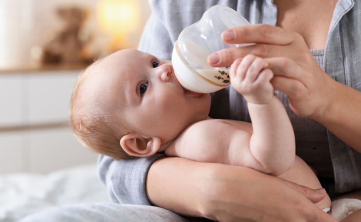When Can a Baby Hold a Bottle